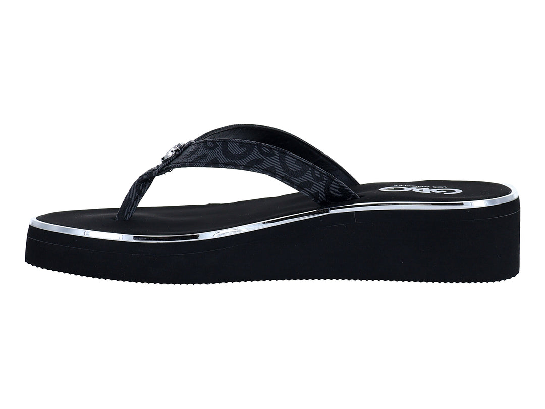 Sandalias de playa GBG color negro con plataforma y detalle lateral blanco.