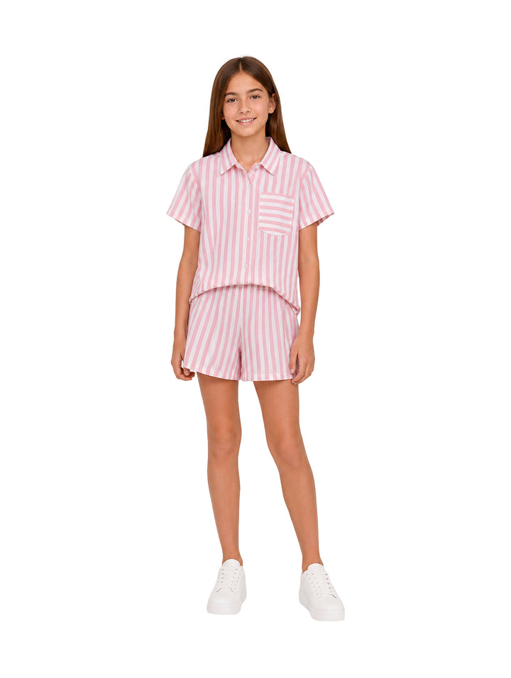 Conjunto de camisa y short a rayas rosas y blancas para niña.
