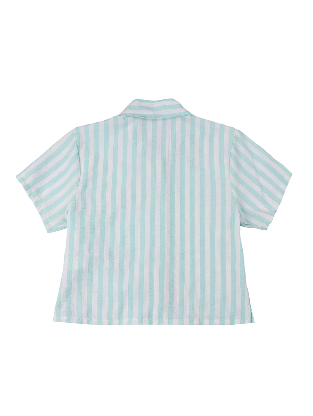 Niña vistiendo conjunto de camisa y short a rayas color menta y blanco.