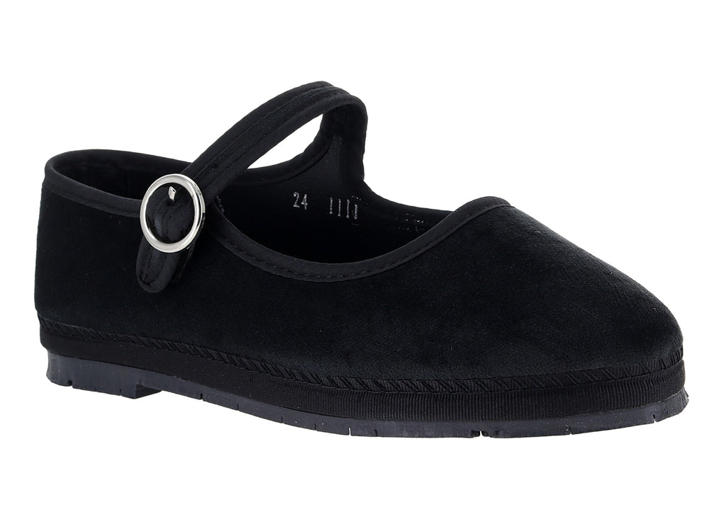 Zapato tipo ballerina color negro con correa y hebilla plateada.