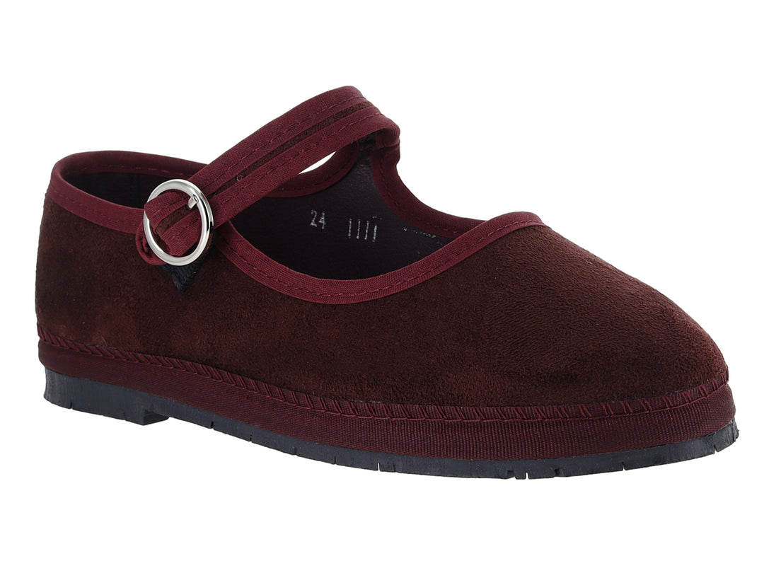 Zapatos planos tipo ballerinas color burgundy con correa y hebilla metálica.