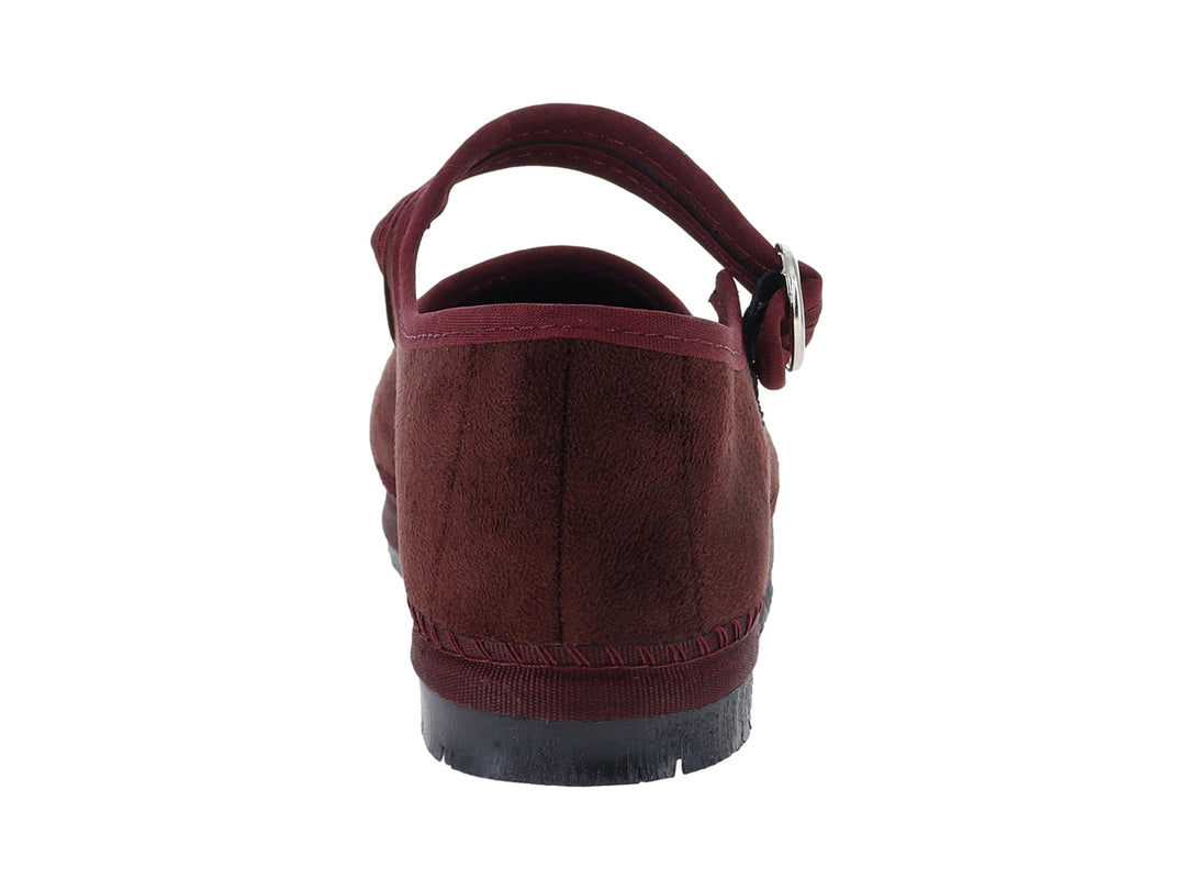 Zapatos planos tipo ballerinas color burgundy con correa y hebilla metálica.