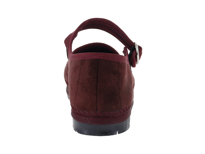 Zapatos planos tipo ballerinas color burgundy con correa y hebilla metálica.