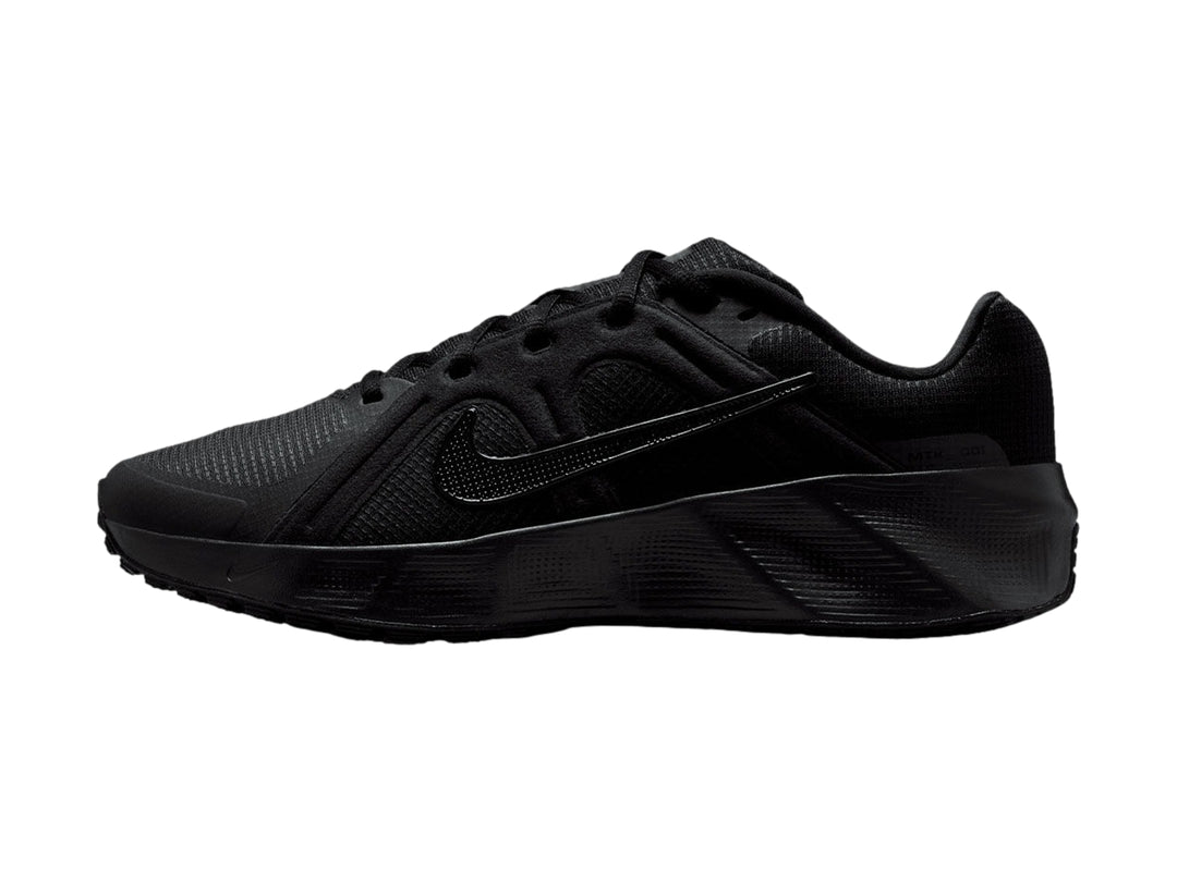 Tenis deportivos Nike City Response en color negro total, vista lateral sobre fondo blanco.