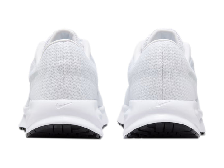 Tenis deportivos Nike Run Defy color blanco con suela blanca y base negra.