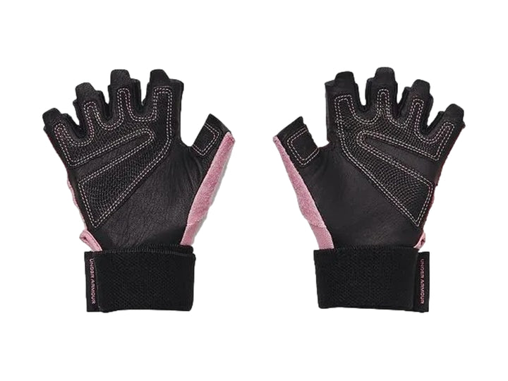 Par de guantes de levantamiento de pesas Under Armour color rosa con detalles y correas negras.