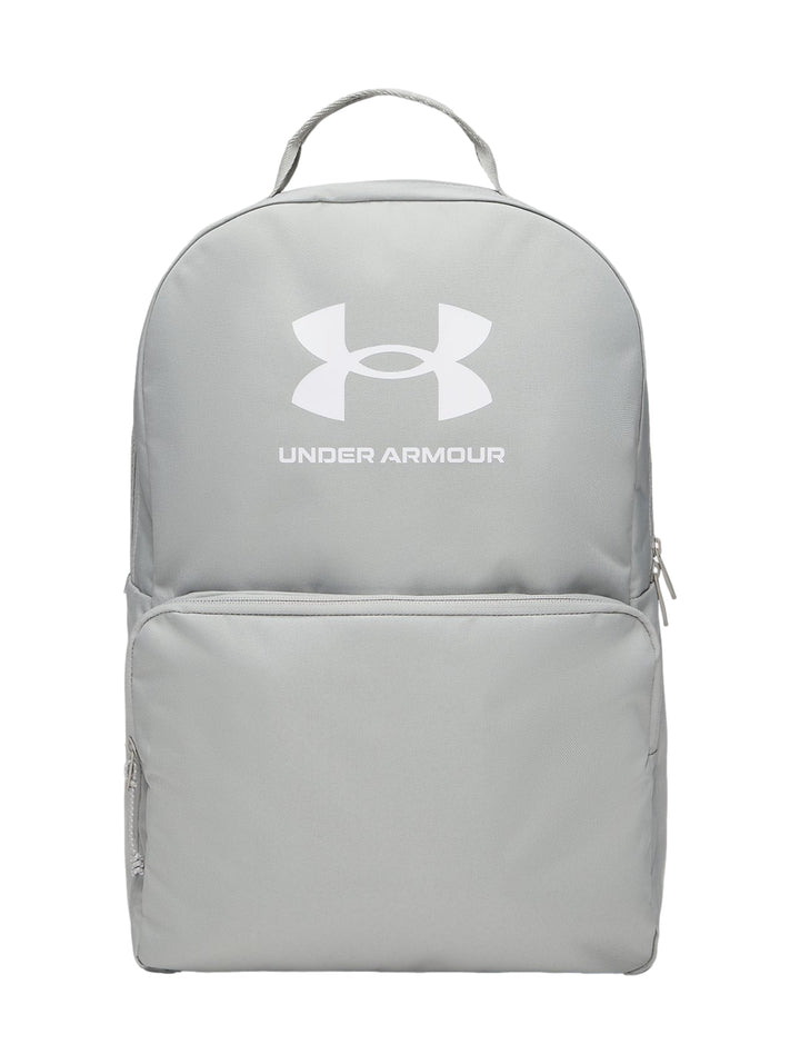 Mochila escolar Under Armour de color gris con logotipo blanco en el centro.