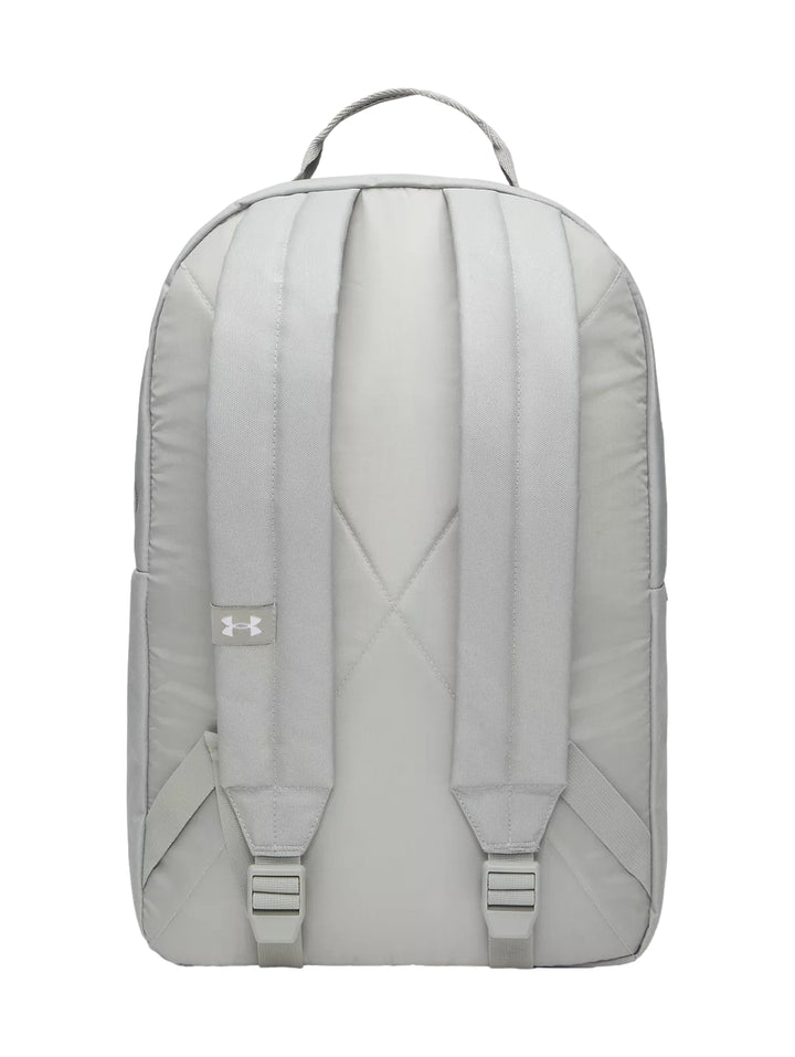 Mochila escolar Under Armour de color gris con logotipo blanco en el centro.