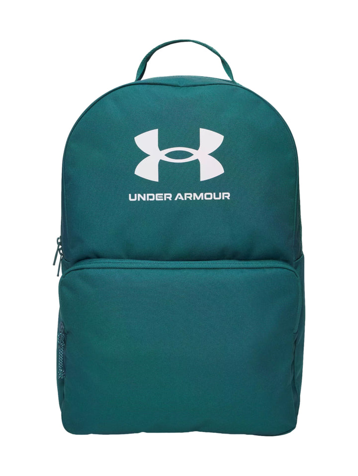 Mochila Under Armour color verde con logotipo blanco frontal y asa superior.
