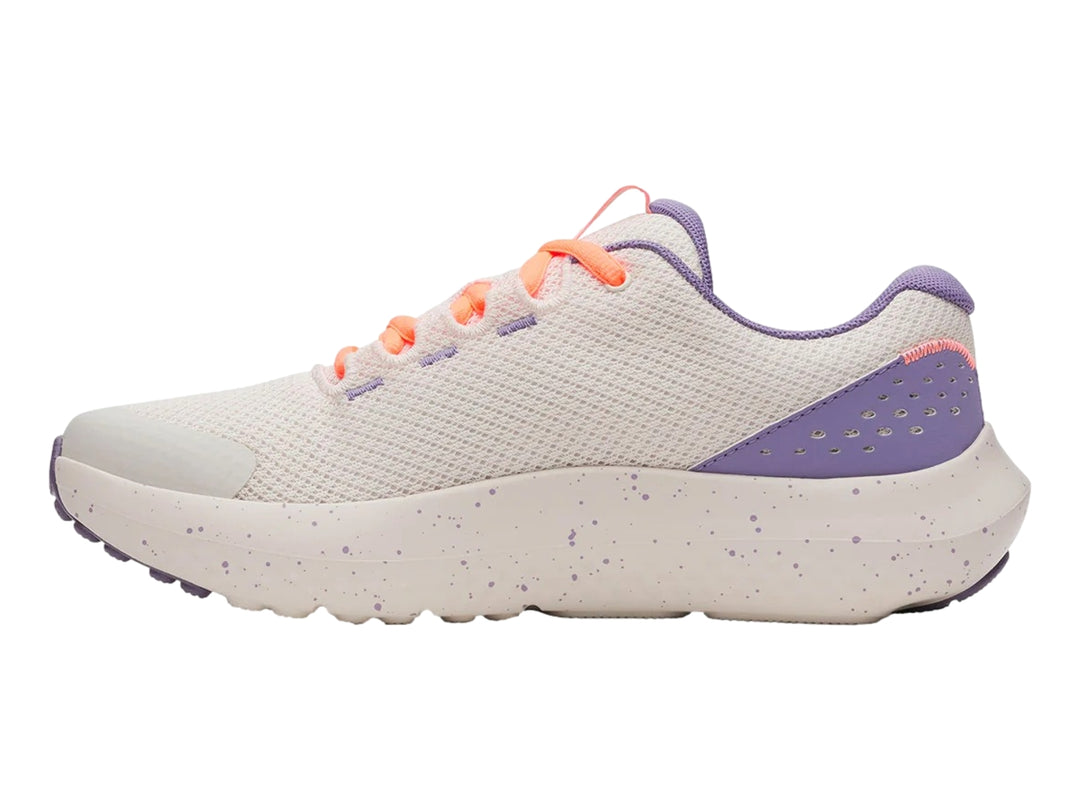 Tenis deportivos Under Armour color blanco con detalles en morado y naranja para Niña.
