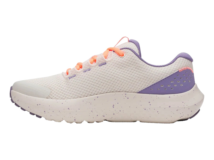 Tenis deportivos Under Armour color blanco con detalles en morado y naranja para Niña.