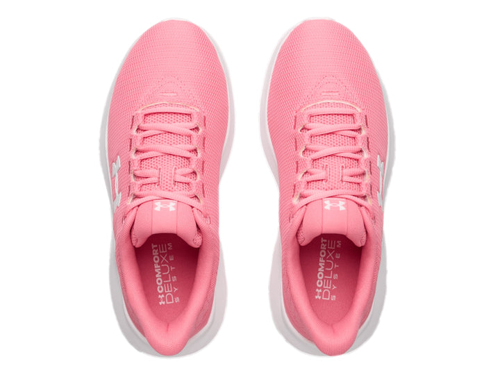 Tenis deportivos Under Armour color rosa con suela blanca y logotipo blanco en el lateral.