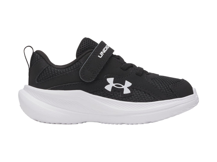 Tenis deportivos Under Armour color negro con suela blanca y correa de velcro.