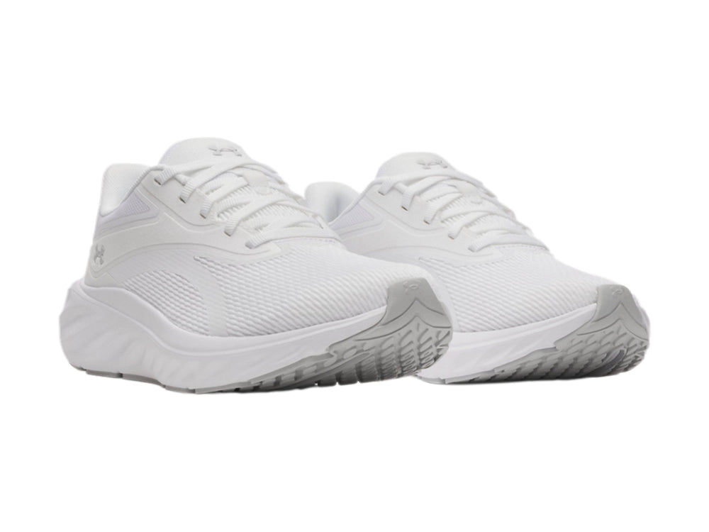 Tenis deportivos Under Armour color blanco con suela blanca y tejido transpirable.