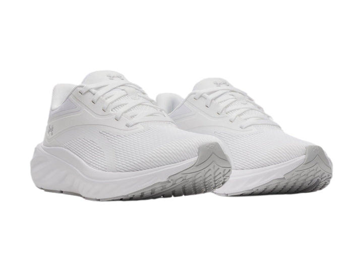 Tenis deportivos Under Armour color blanco con suela blanca y tejido transpirable.