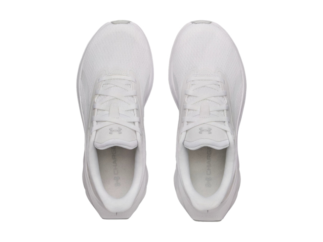 Tenis deportivos Under Armour color blanco con suela blanca y tejido transpirable.