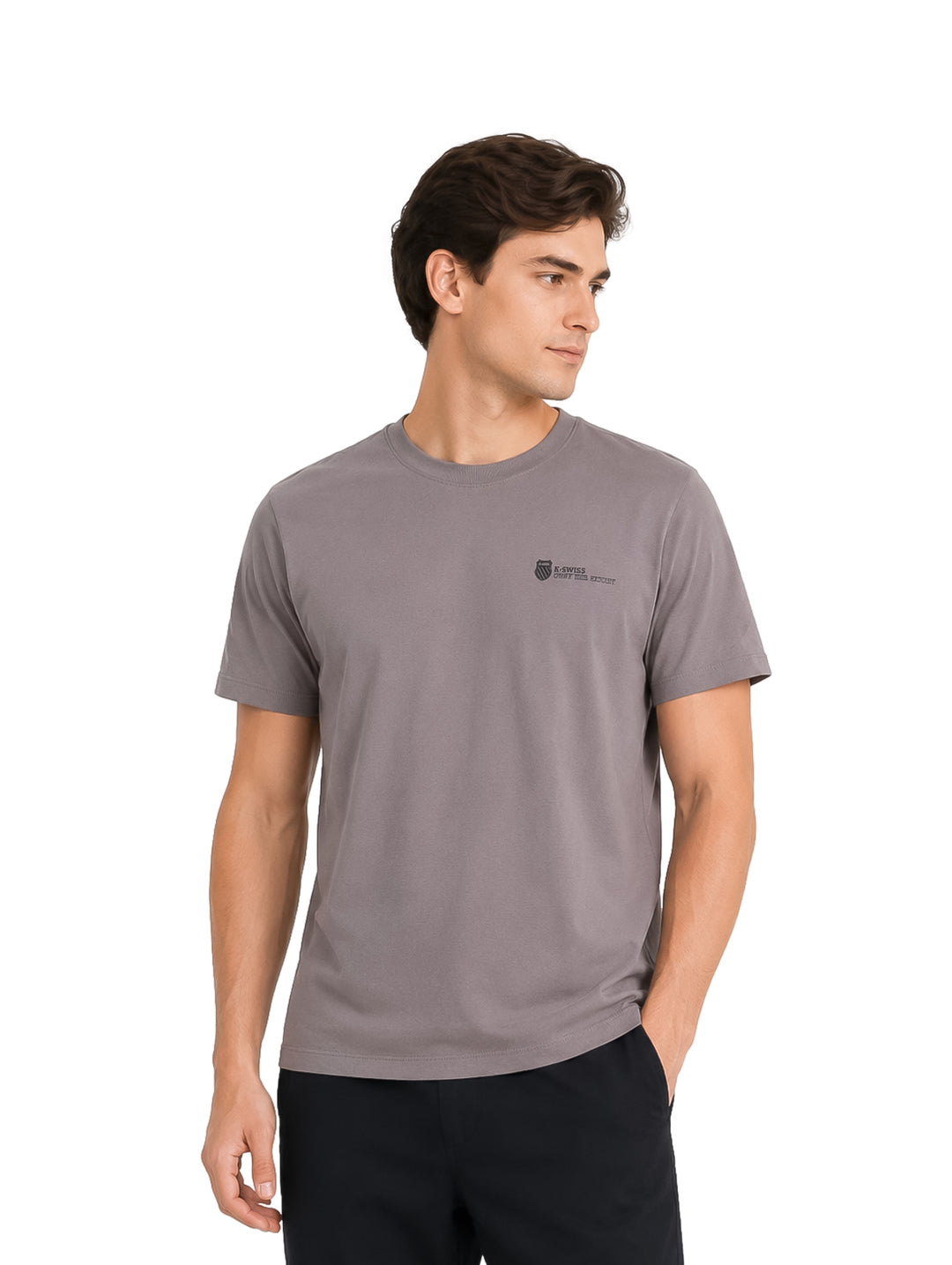 Hombre vistiendo playera K-Swiss color gris de manga corta y cuello redondo.