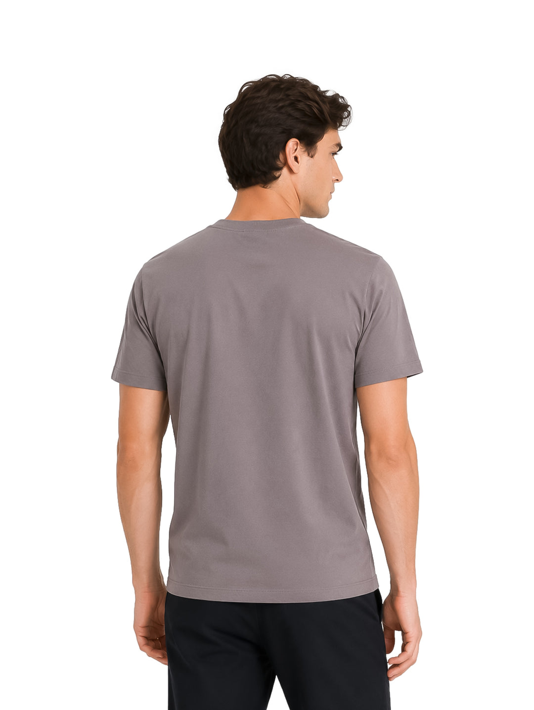 Hombre vistiendo playera K-Swiss color gris de manga corta y cuello redondo.