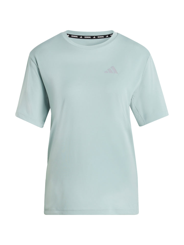 Playera deportiva Adidas de color azul claro con cuello redondo y manga corta para mujer.