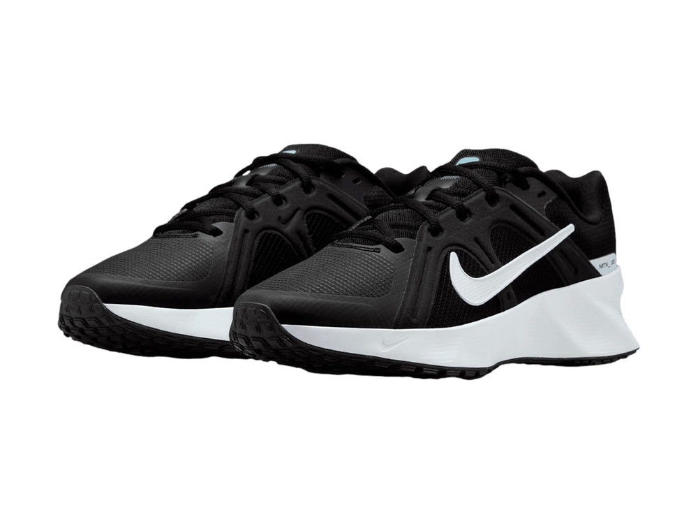 Tenis Nike City Response color negro con suela blanca gruesa para mujer.