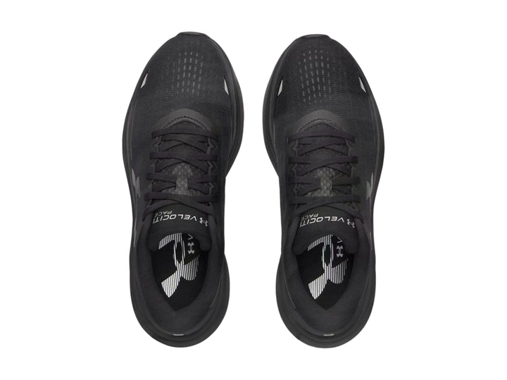 Tenis deportivos Under Armour UA Velociti Pace en color negro con suela gruesa y logotipo lateral.
