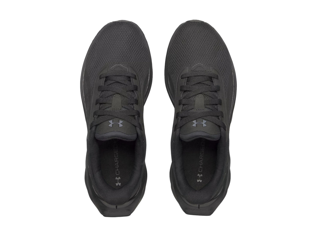 Tenis deportivos Under Armour color negro con malla transpirable y suela gruesa.