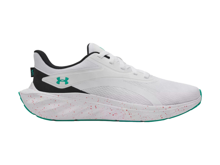 Tenis deportivos Under Armour UA Ascend en color blanco con detalles en negro y verde y suela blanca moteada.