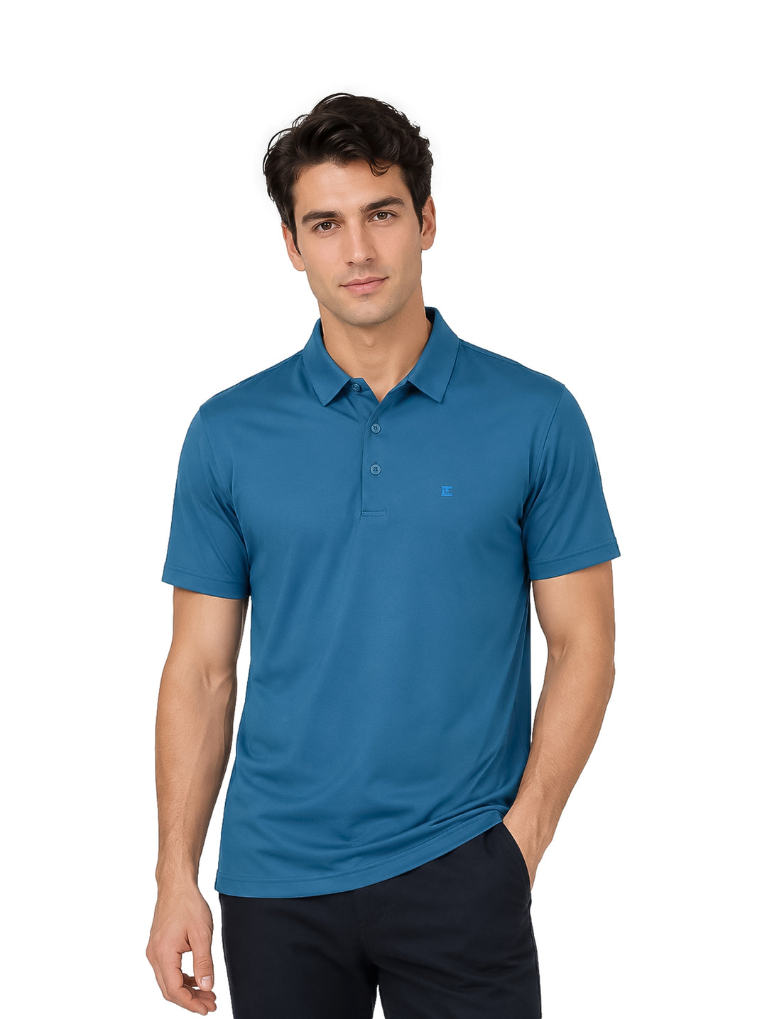 Hombre vistiendo una playera polo color teal de la marca Ted Lapidus.