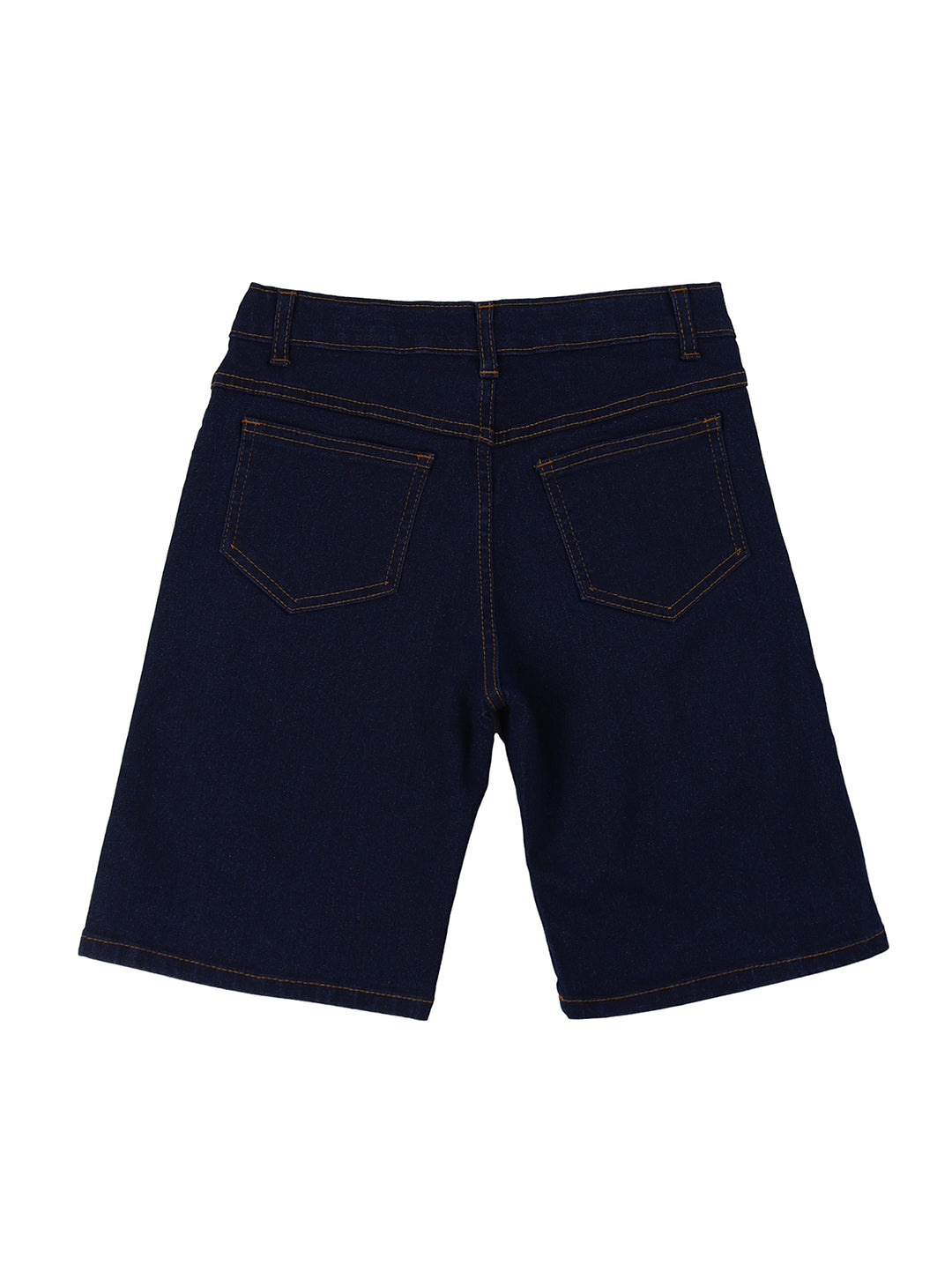 Conjunto para niño con camiseta negra estampada de tiburones y shorts de mezclilla azul oscuro.