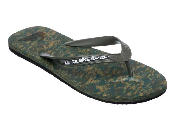 Sandalias Quiksilver Molokai color verde Grape Leaf con suela negra.