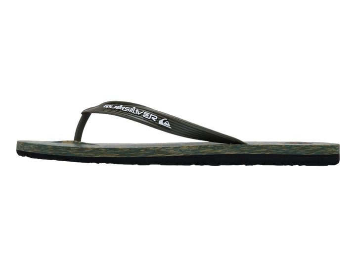 Sandalias Quiksilver Molokai color verde Grape Leaf con suela negra.