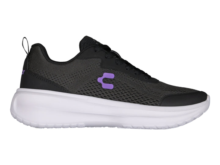 Tenis Charly Road Casual en color negro con suela blanca y detalle de logo morado lateral.