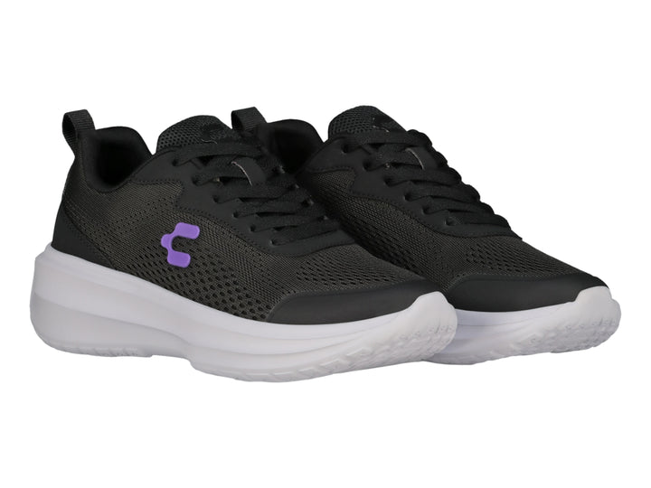 Tenis Charly Road Casual en color negro con suela blanca y detalle de logo morado lateral.