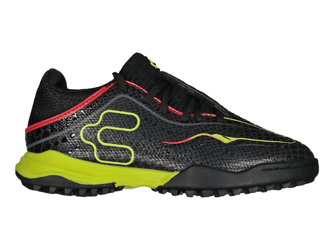 Zapato de fútbol Charly modelo Turf en color negro con detalles en amarillo neón y rojo.