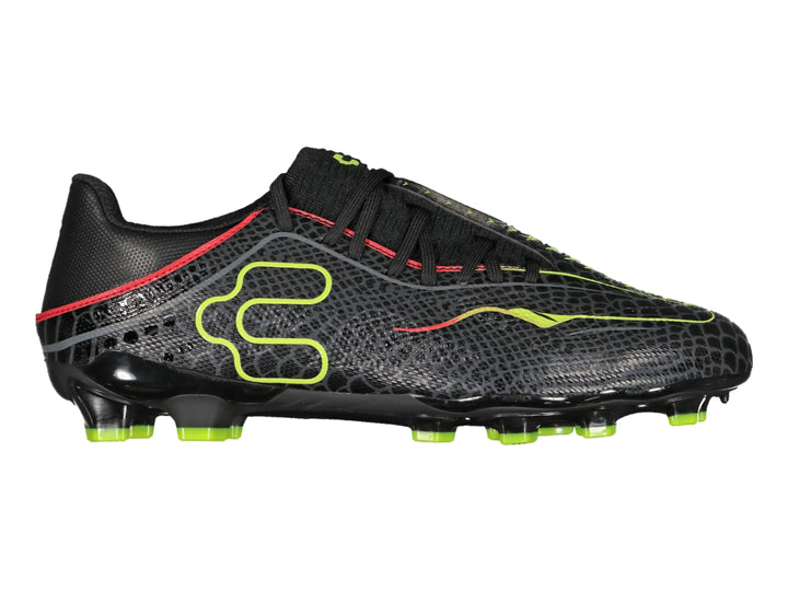 Zapato de fútbol Charly color negro con detalles en amarillo limón y rojo, vista lateral.