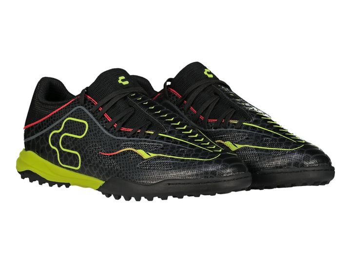 Zapato de fútbol Charly modelo 10 en color negro con detalles en amarillo limón y rojo, suela para césped artificial.