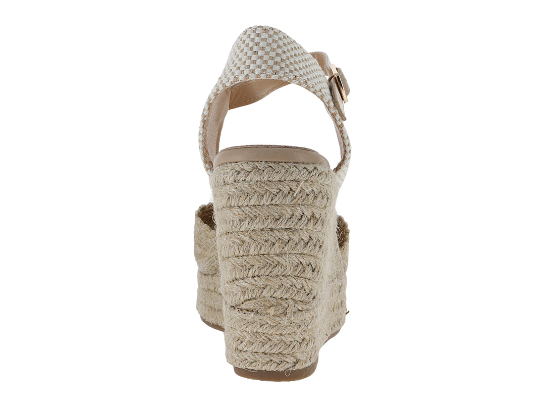 Sandalia de cuña color beige con plataforma de cuerda tejida y detalles bordados en la parte superior.