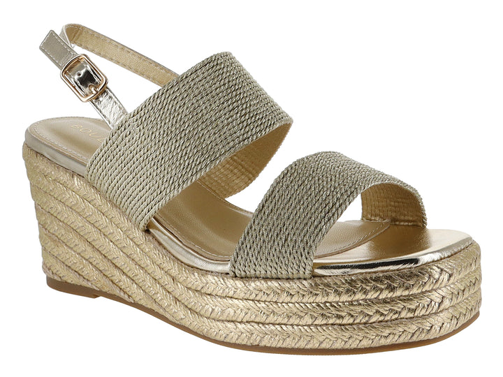 Sandalia de plataforma color dorado con tiras tejidas y suela de cuña trenzada.