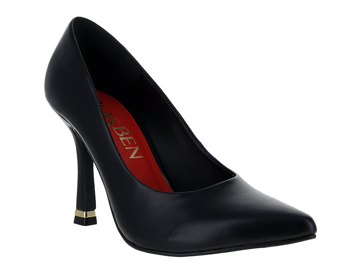 Zapato stiletto color negro con detalle dorado en la base del tacón.