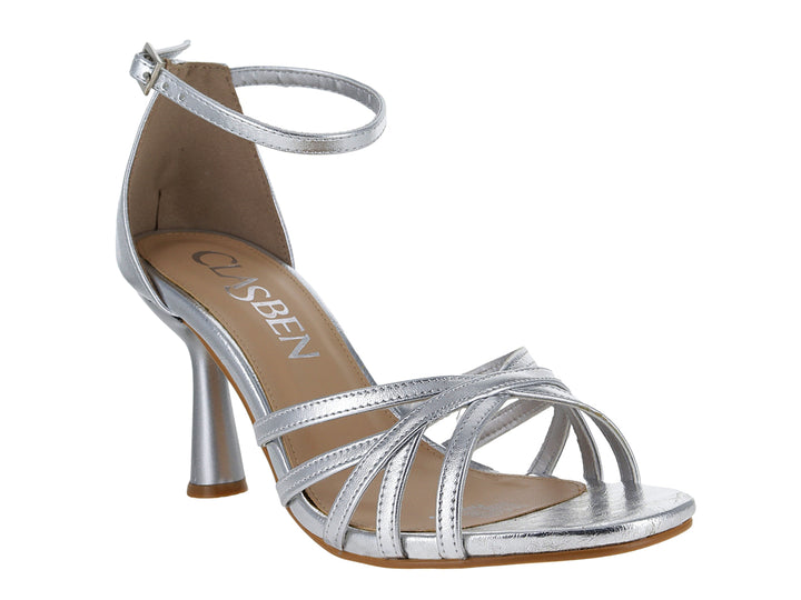 Sandalia de tacón color plata con tiras cruzadas y correa al tobillo de la marca Clasben.
