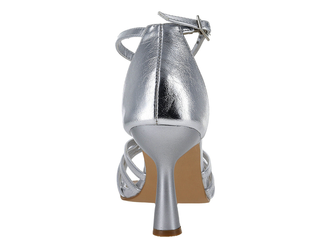 Sandalia de tacón color plata con tiras cruzadas y correa al tobillo de la marca Clasben.