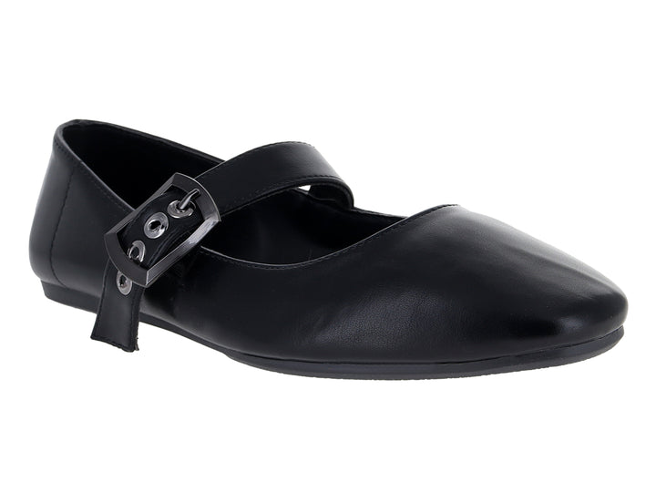 Zapatos planos tipo ballerinas color negro con correa y hebilla decorativa.