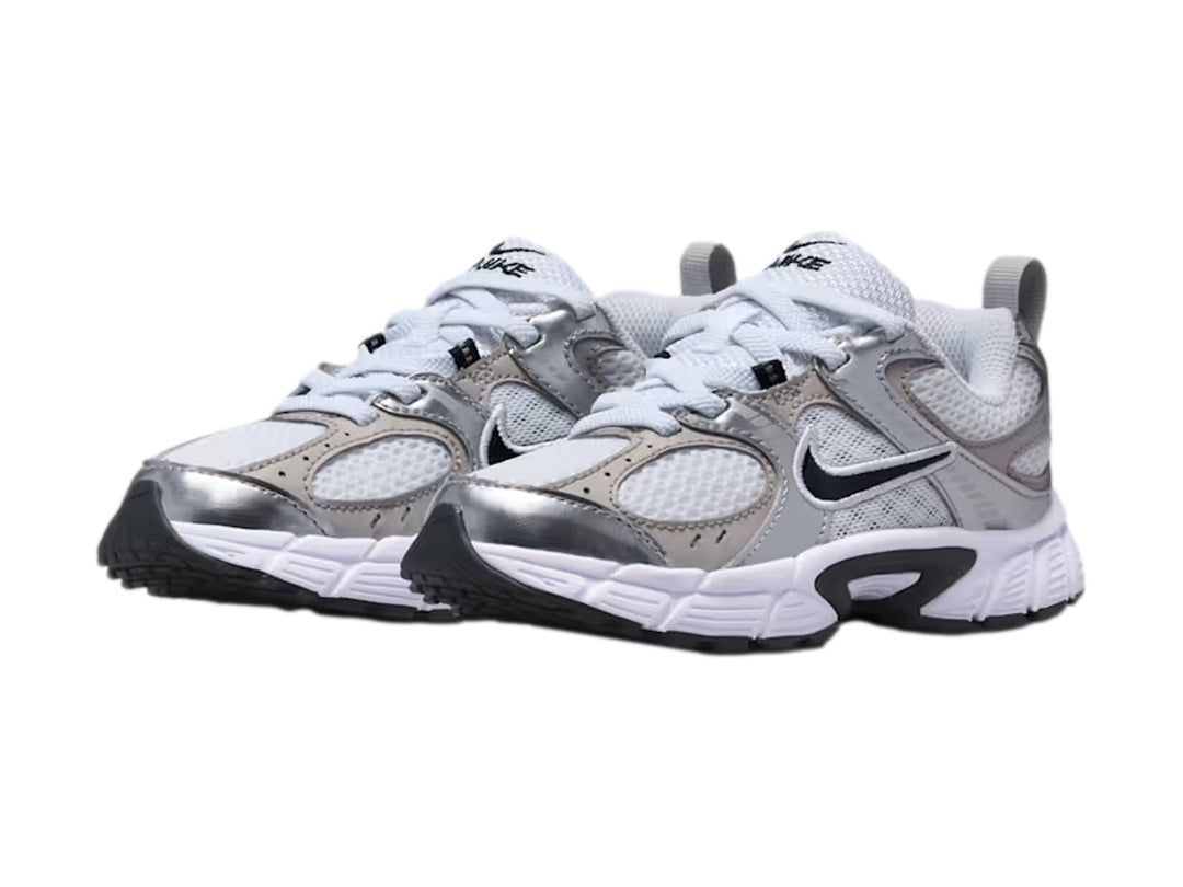 Tenis Nike V5 RNR Blanco y Gris para Niño