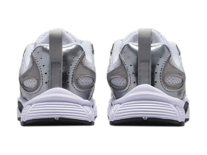 Tenis Nike V5 RNR Blanco y Gris para Niño