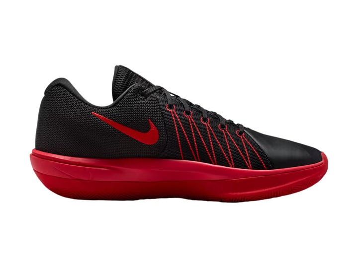 Tenis de baloncesto Nike G.T. Cut Academy 2 en color negro con suela roja.