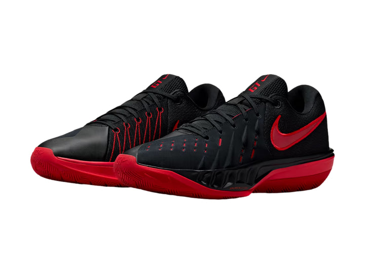 Tenis de baloncesto Nike G.T. Cut Academy 2 en color negro con suela roja.