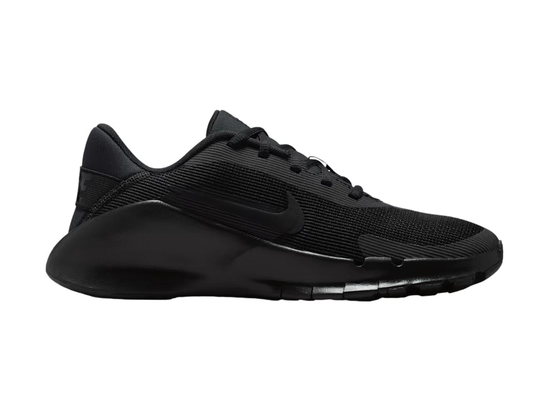 Tenis deportivos Nike Flex Train color negro con malla transpirable y suela gruesa.