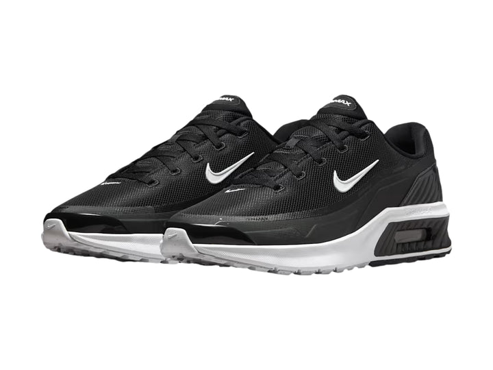Tenis Nike Air Max color negro con suela blanca y logotipo de la marca en blanco.