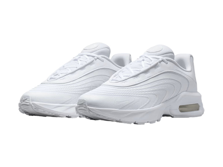 Tenis Nike Air Max Fire en color blanco total con amortiguación de aire visible en el talón.