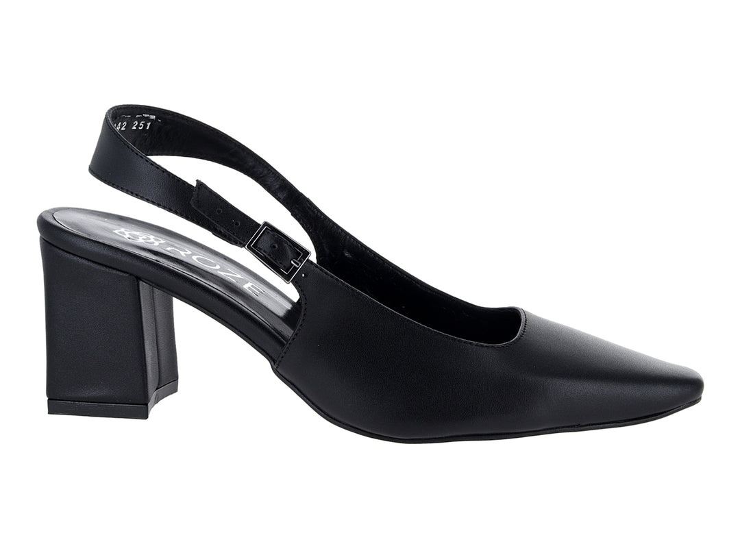 Zapato negro de tacón cuadrado y correa trasera marca ROZE sobre fondo blanco.